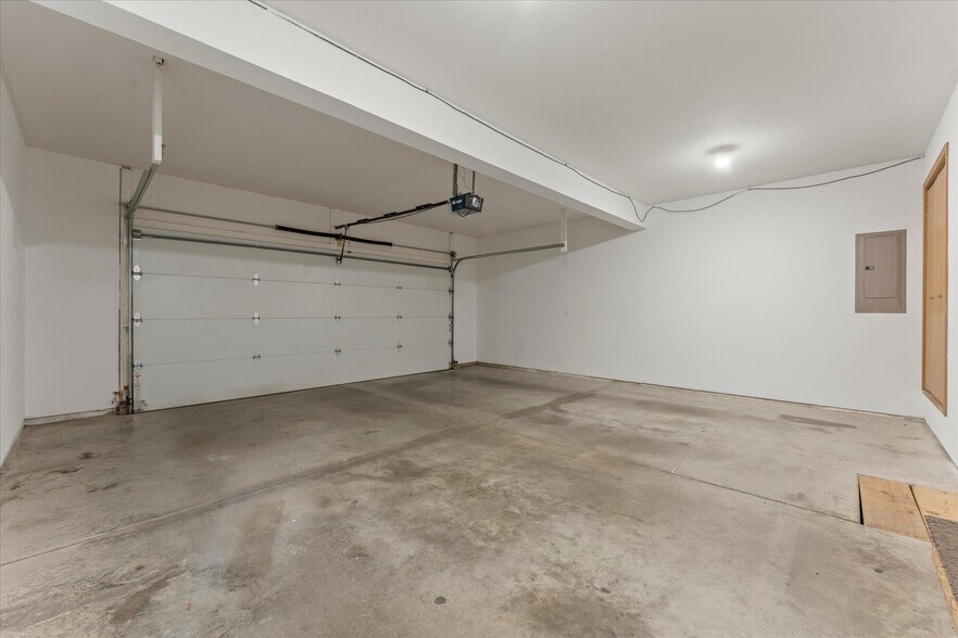 Building Photo - 1203 Windwood Ln