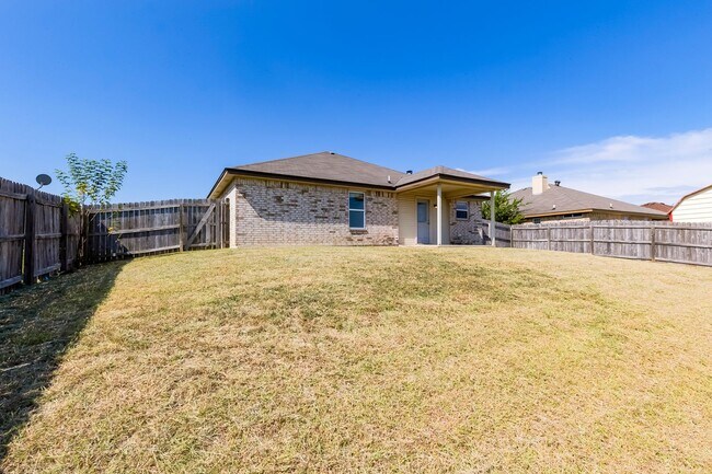 Building Photo - 3409 Lorena Dr