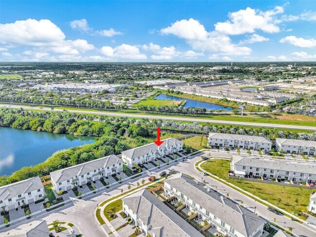 Building Photo - 1400 SE 6th Rd