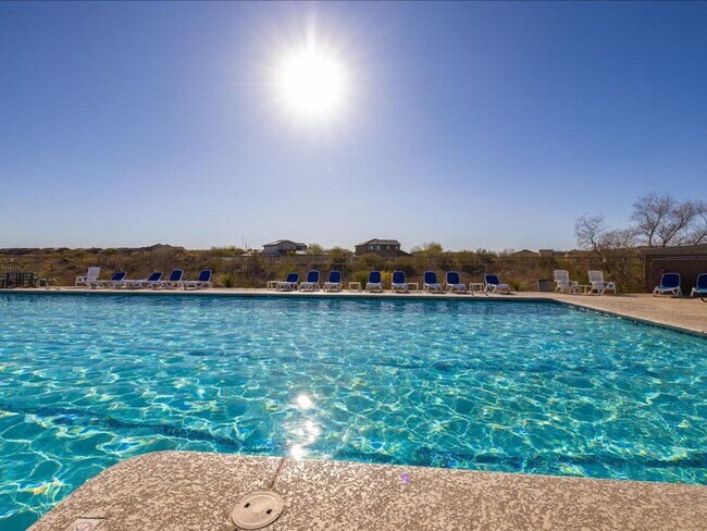 Building Photo - 4 Bedroom 3 Bathroom