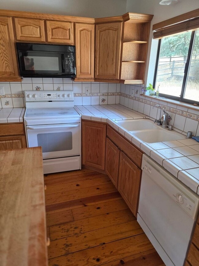 Primary Photo - Beautiful 3BR/2BA Bear Valley Springs Home...