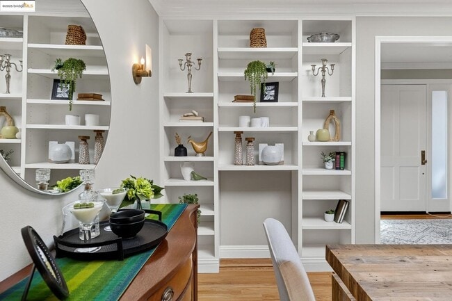 Building Photo - Four Bedroom Home with Panoramic Views