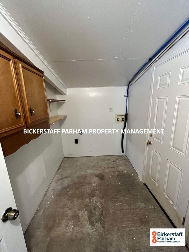 Building Photo - Turn the Key to Comfort & Convenience.