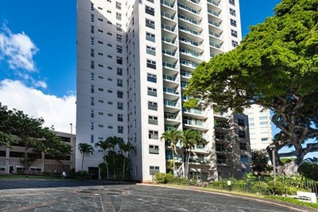 Building Photo - Great location