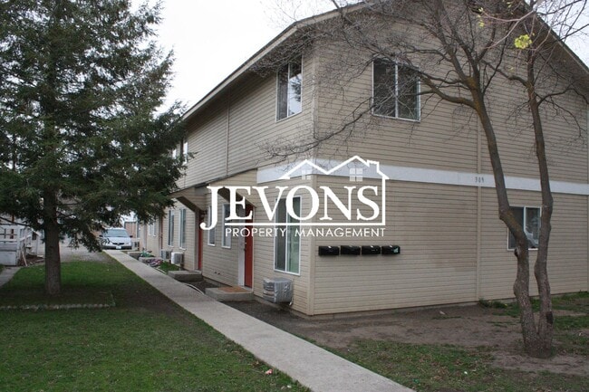 Building Photo - 309 N Naches Ave