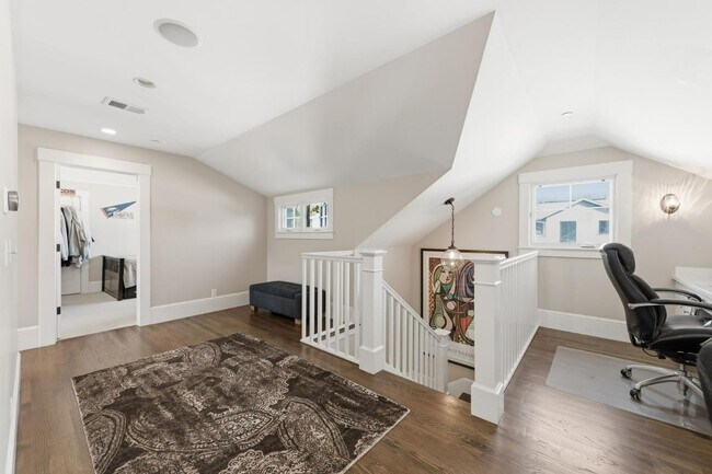 Building Photo - 1212 Mills Ave