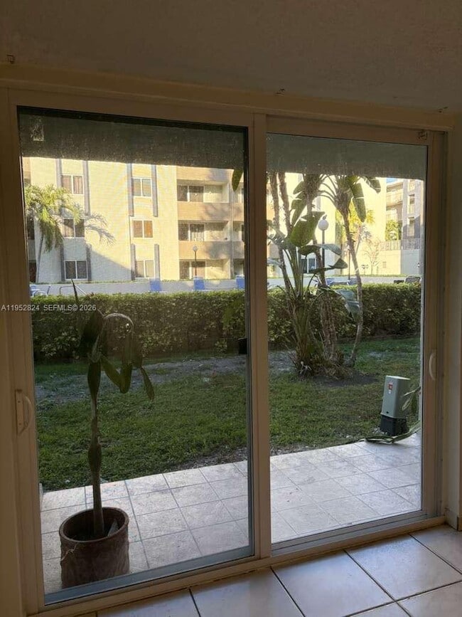 Building Photo - 10090 NW 80th Ct