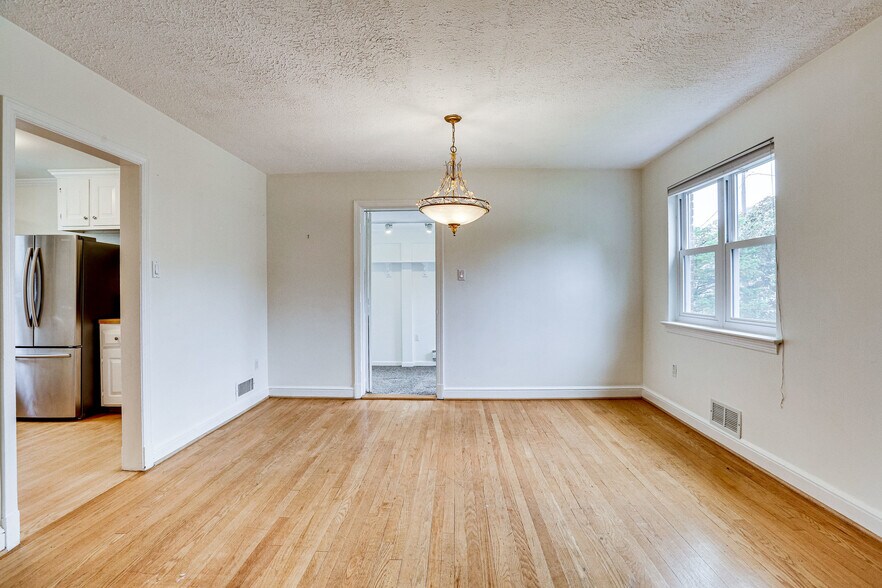 Building Photo - 5610 Wilson Blvd