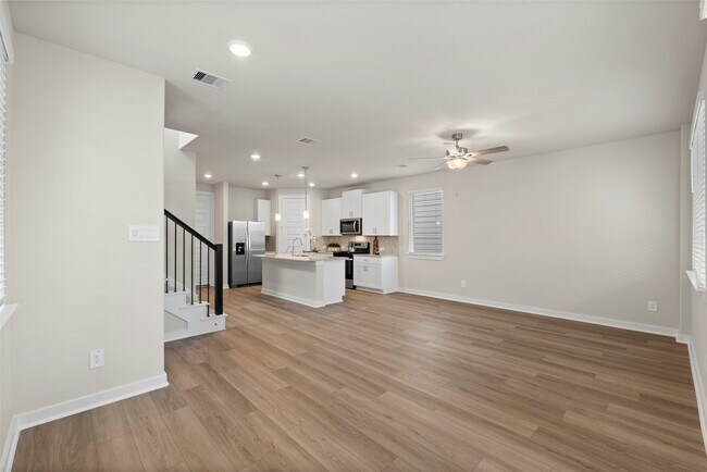 Building Photo - 10013 Rustic Charm St