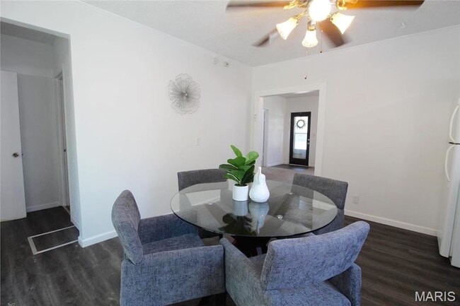 Building Photo - 413 N Center St