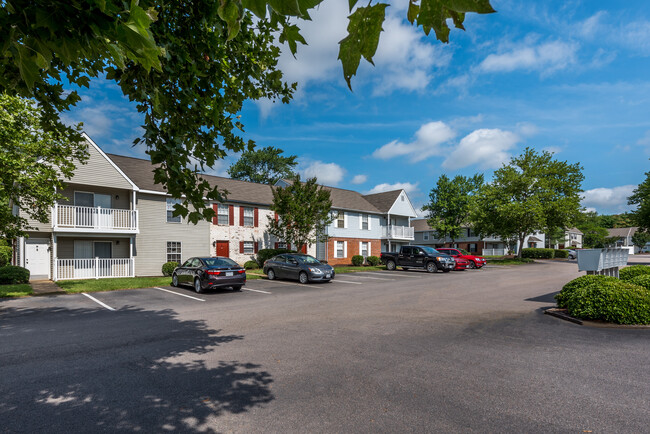 Primary Photo - Lakefield Mews Apartments and Townhomes