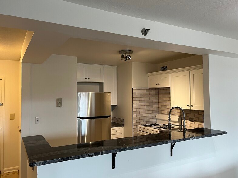 Building Photo - 620 Peachtree St NE