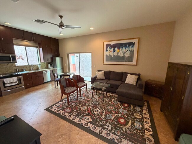 Building Photo - 4132 E Grandview Cir