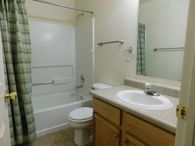 Building Photo - Quiet Neighborhood!