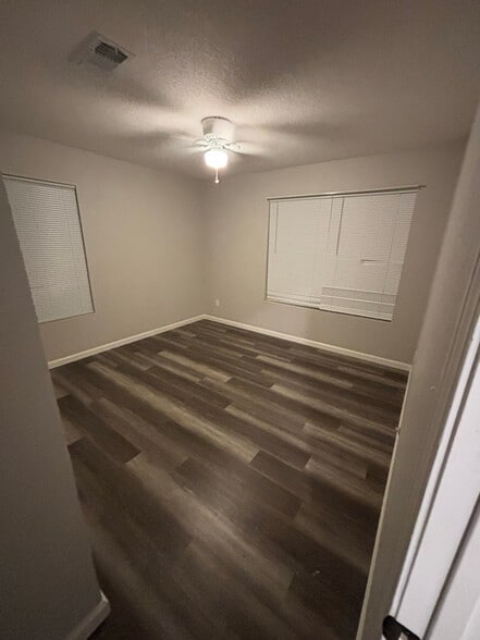 Building Photo - 822 Maple St