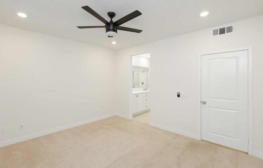 Building Photo - 1100 Lasso Way