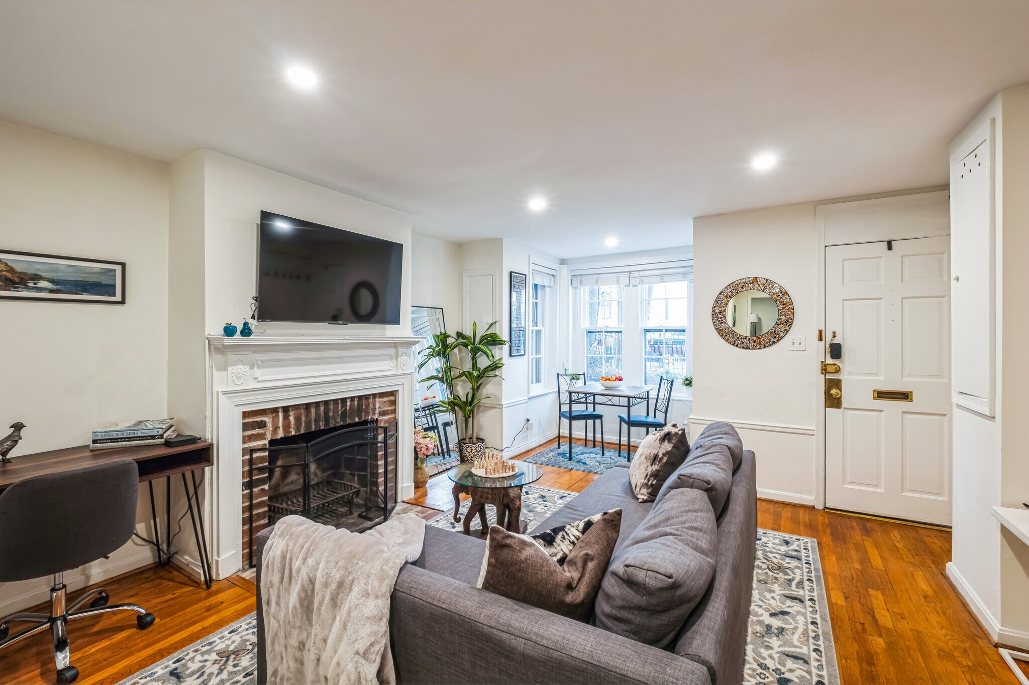 Building Photo - 605 E St SE