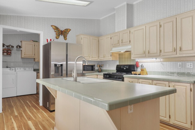 Building Photo - 60781 Painted Hills Rd