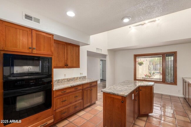 Building Photo - 20 E Redondo Dr