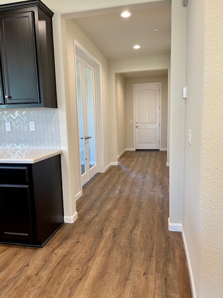 Building Photo - 658 Arlington Wy