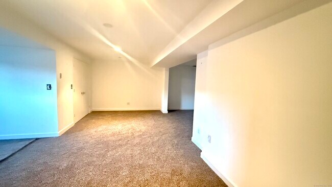 Building Photo - 20 Arthur Dr