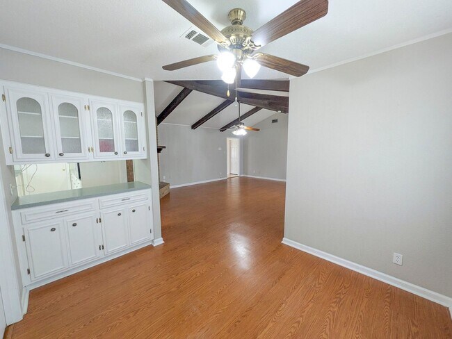 Building Photo - 6510 Daisy Dr