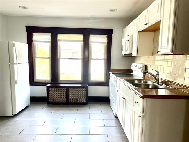 Building Photo - 801 Concord St