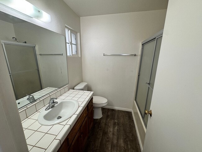 Building Photo - GRA916