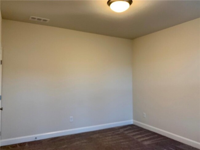 Building Photo - 421 Johnson Ct