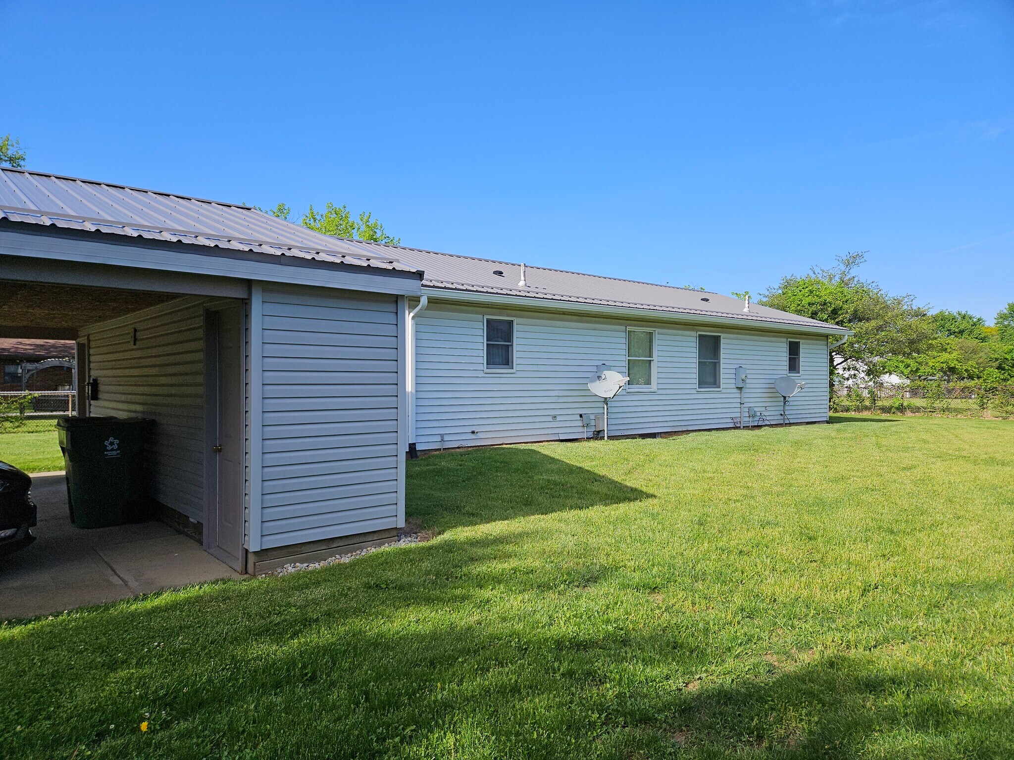 Building Photo - 612 N Wagner Ave