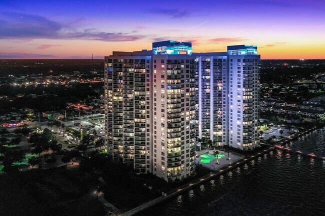 Building Photo - 231 Riverside Dr