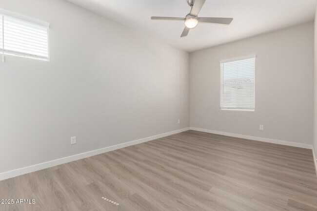 Building Photo - 1531 W Sierra Vista Dr