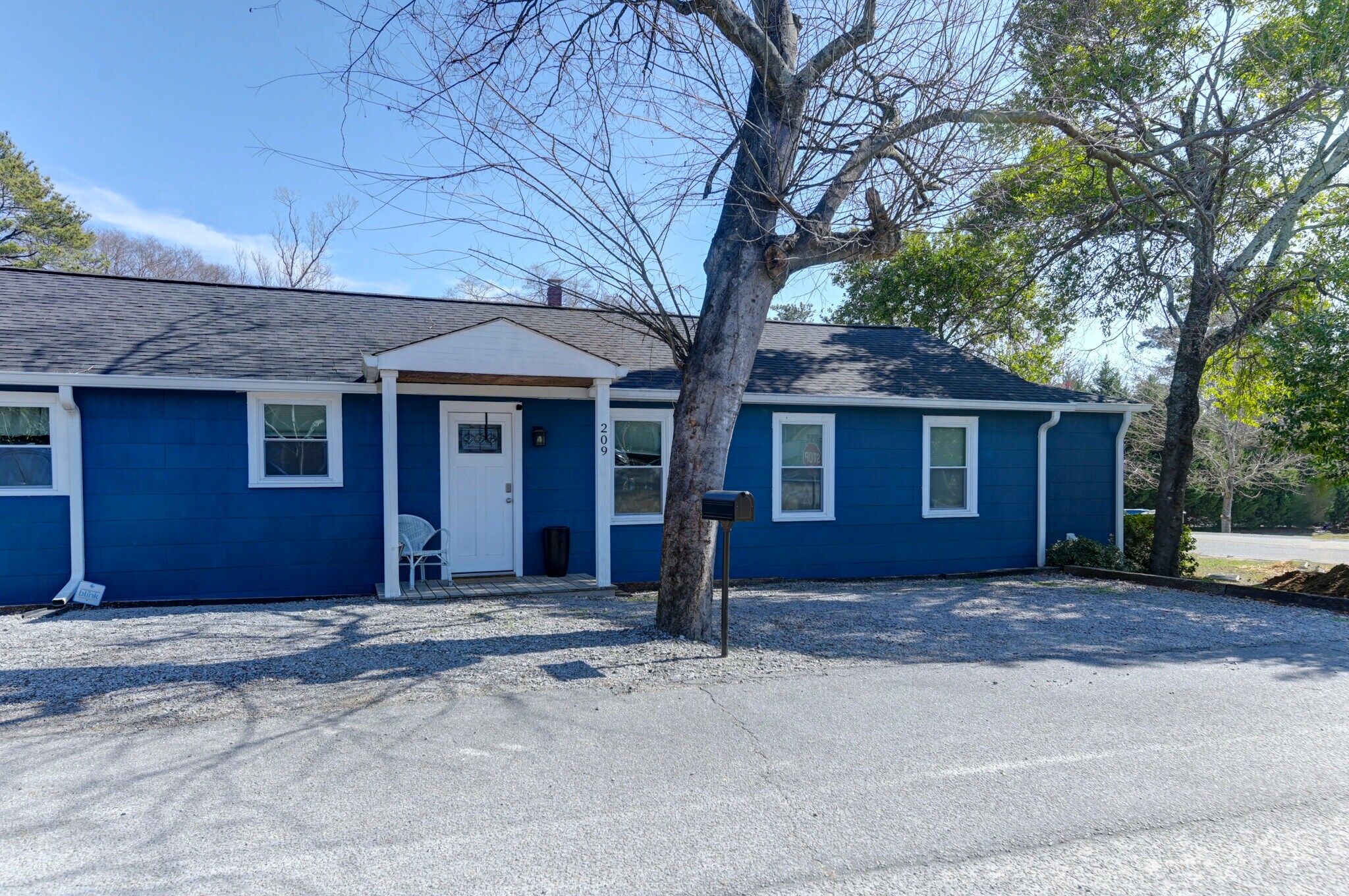 Building Photo - 209 S Marble St