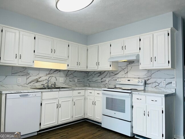 Building Photo - 104 Peachtree Ct