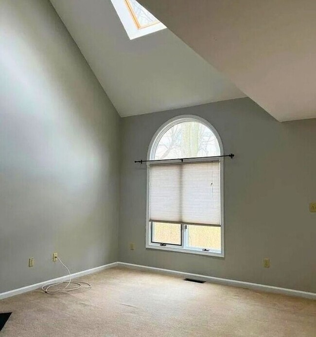 Building Photo - 2 Bedroom 2.5 bath End-Unit Orchard Valley Townhome in Kennett Square