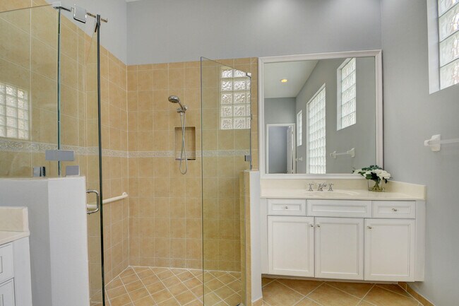 Building Photo - 9925 Via Elegante