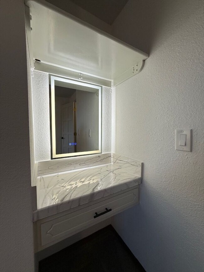 Building Photo - Spacious 3 Bedroom, 2 Bath home in Quality North Bend Neighborhood!