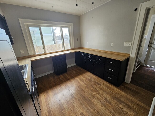 Building Photo - 3272 W 116th St