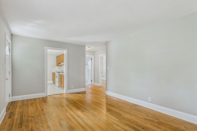 Building Photo - Adorable Home, Harwood Floors and Convenie...