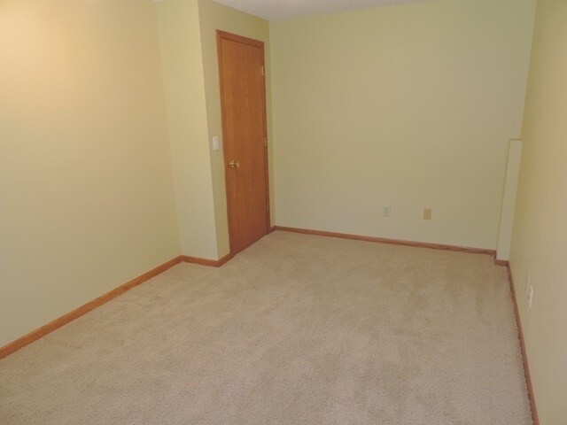 Building Photo - SUBLEASE AVAILABLE NOW