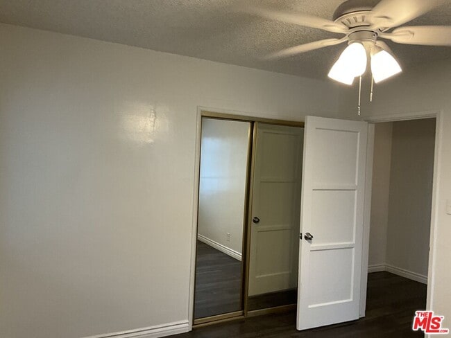 Building Photo - 1123 E Cameron Ave