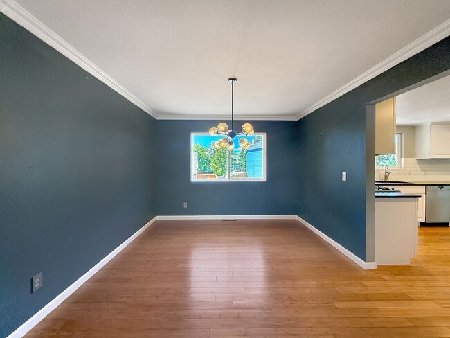 Building Photo - $0 DEPOSIT OPTION. SPACIOUS 5-BEDROOM CENT...