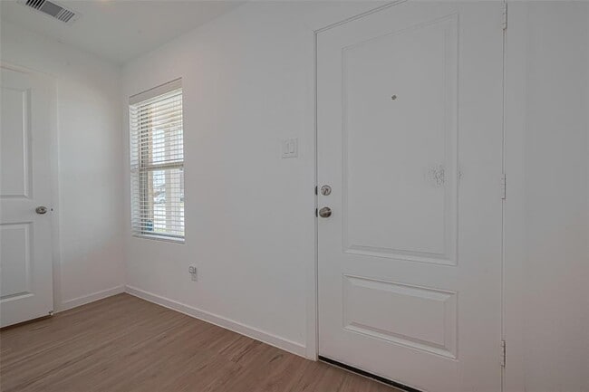 Building Photo - 5110 Sunvalley Bend Dr