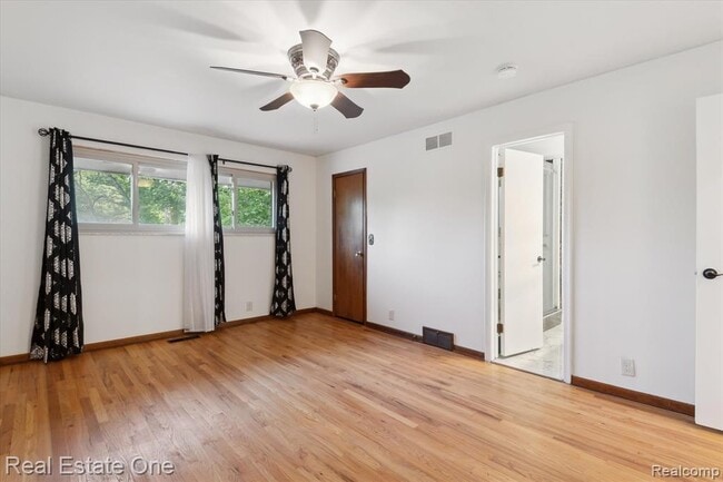 Building Photo - 23944 Fordson Dr