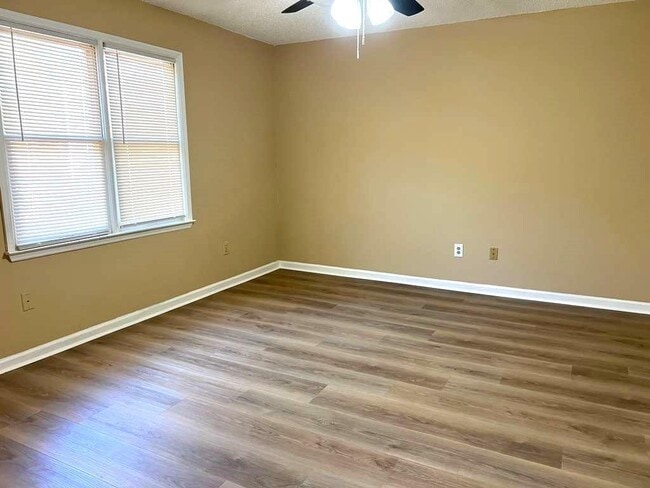 Building Photo - 7941 Creekstone Way