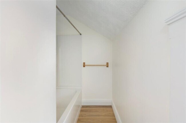 Building Photo - 3461 Kingstown Rd