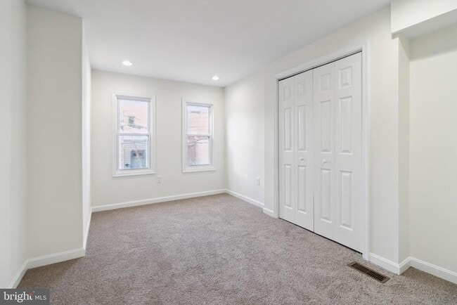 Building Photo - 912 N Milton Ave