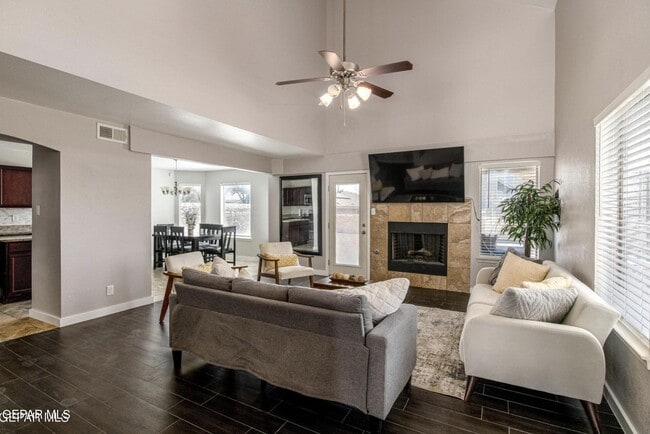 Building Photo - 424 Sonaran Ct