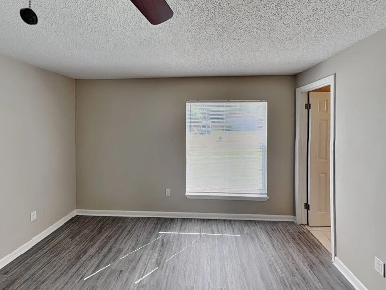 Building Photo - 6947 Magdelena Dr