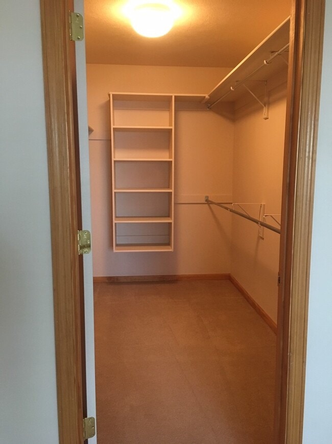 Building Photo - 2 Bedroom, 2 Bathroom Townhouse